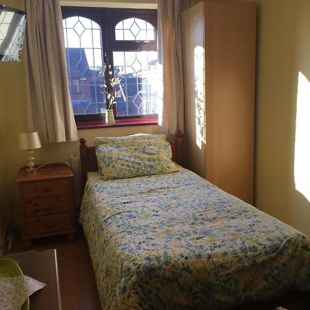 The Cedars House B&B Нанитон Экстерьер фото