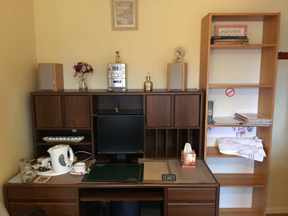 The Cedars House B&B Нанитон Экстерьер фото